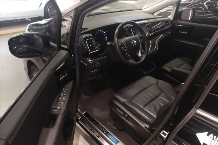 Used Honda Elysion 2019 2.0L Hybrid Luxury Edition Driver Seat