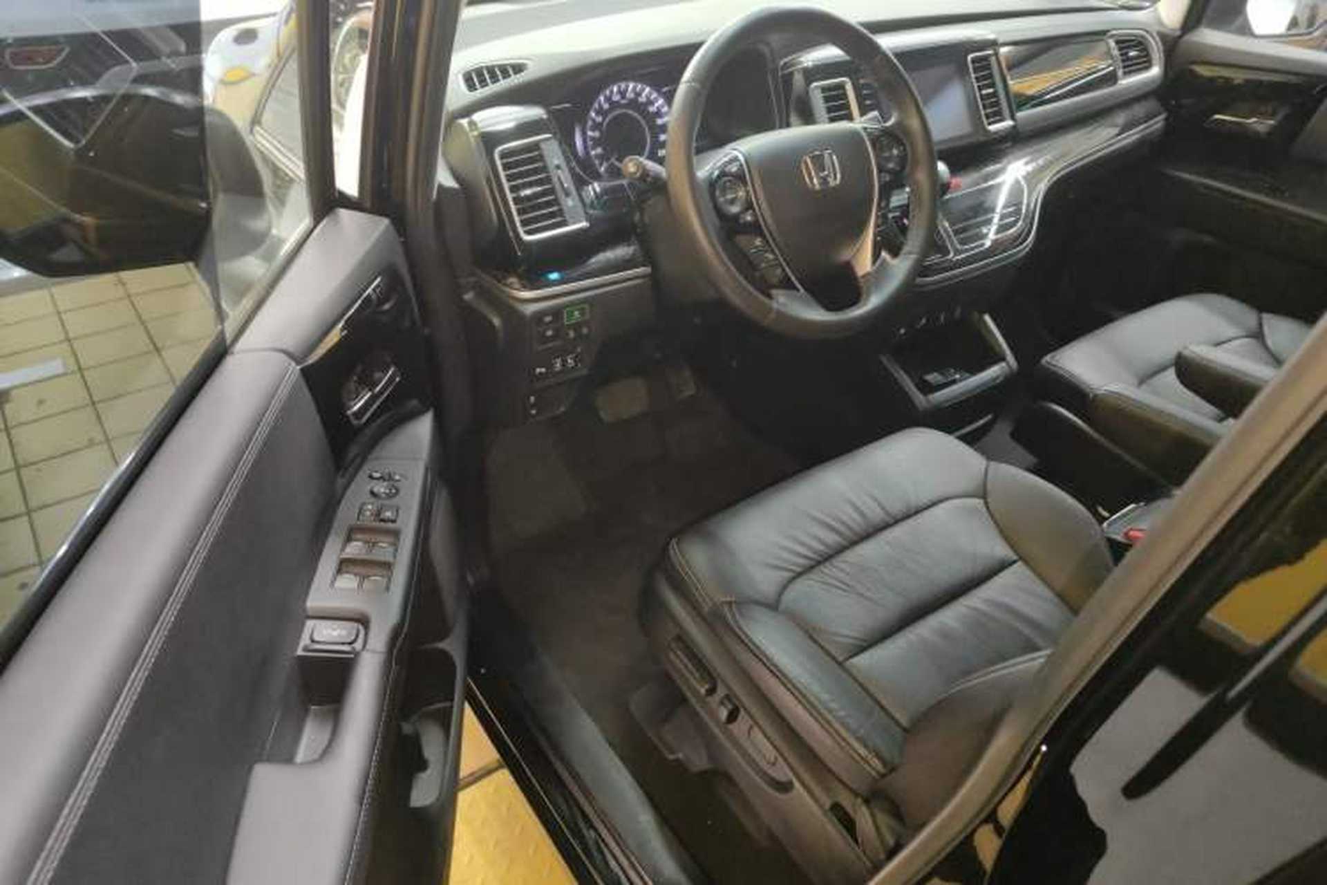 Used Honda Elysion 2019 2.0L Hybrid Luxury Edition Driver Seat