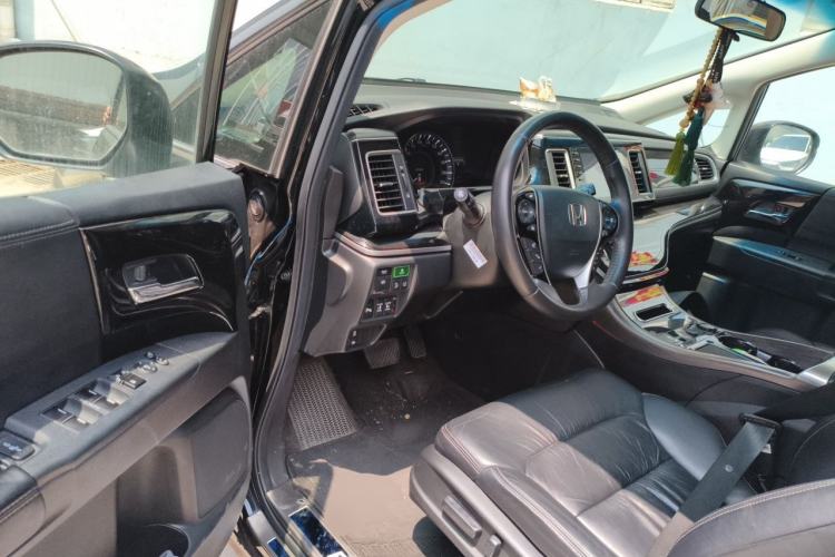 Used Honda Elysion 2019 2.0L Hybrid Supreme Edition Driver Seat
