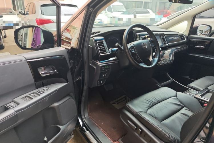 Used Honda Elysion 2019 2.0L Hybrid Luxury Edition Driver Seat