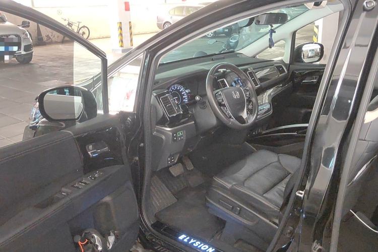 Used Honda Elysion 2019 2.0L Hybrid Supreme Edition Driver Seat