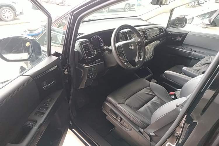 Used Honda Elysion 2019 2.0L Hybrid Luxury Edition Driver Seat