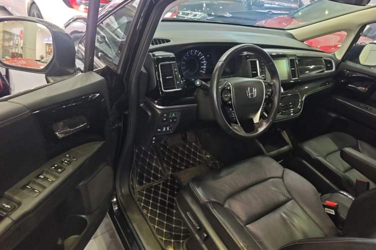 Used Honda Elysion 2019 2.0L Hybrid Luxury Edition Driver Seat