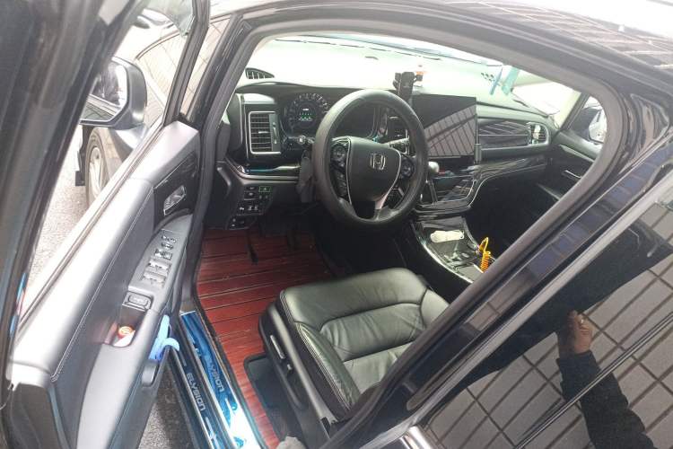 Used Honda Elysion 2019 2.0L Hybrid Luxury Edition Driver Seat