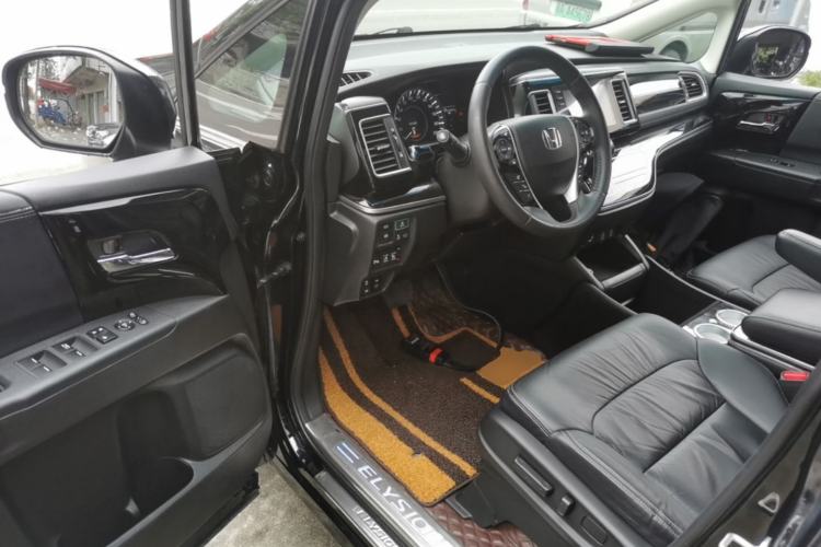 Used Honda Elysion 2019 2.0L Hybrid Luxury Edition Driver Seat