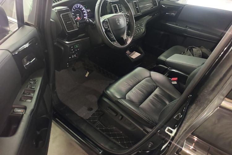 Used Honda Elysion 2019 2.0L Hybrid Supreme Edition Driver Seat