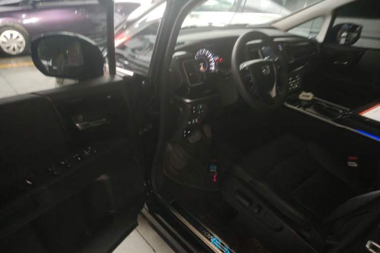 Used Honda Elysion 2019 2.0L Hybrid Luxury Edition Driver Seat