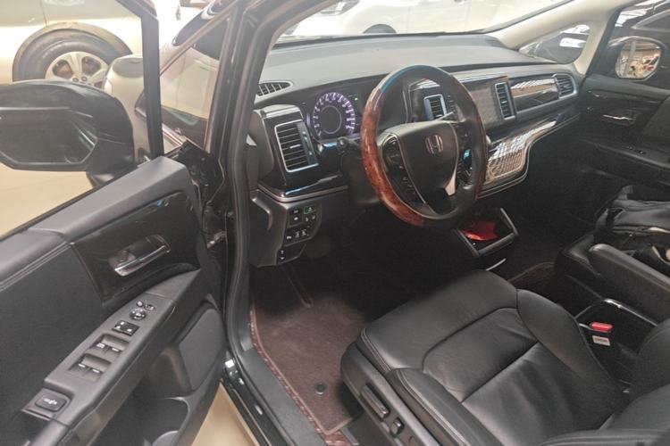 Used Honda Elysion 2019 2.0L Hybrid Luxury Edition Driver Seat