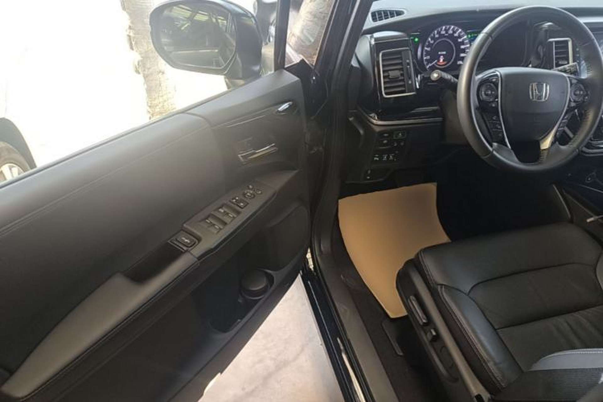 Used Honda Elysion 2019 2.0L Hybrid Luxury Edition Driver Seat