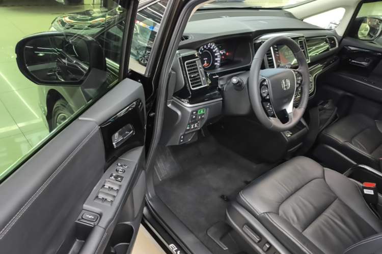 Used Honda Elysion 2019 2.0L Hybrid Luxury Edition Driver Seat