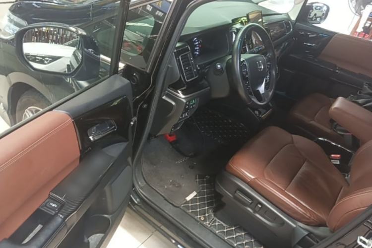 Used Honda Elysion 2019 2.0L Hybrid Supreme Edition Driver Seat