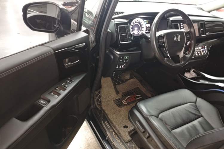 Used Honda Elysion 2019 2.0L Hybrid Luxury Edition Driver Seat