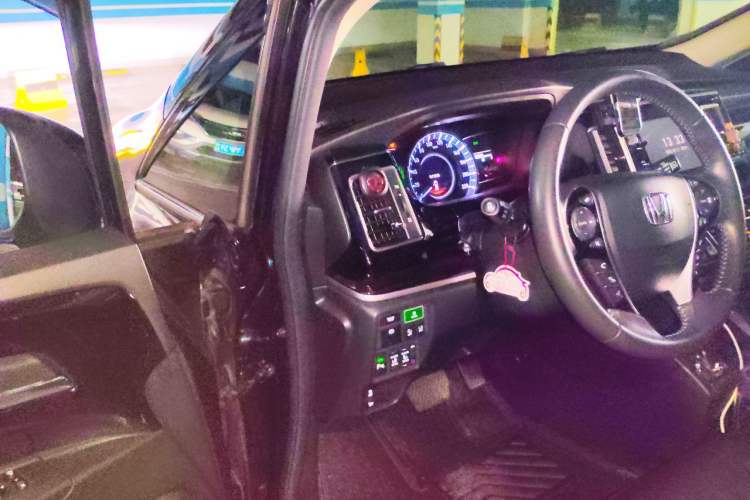 Used Honda Elysion 2019 2.0L Hybrid Luxury Edition Driver Seat