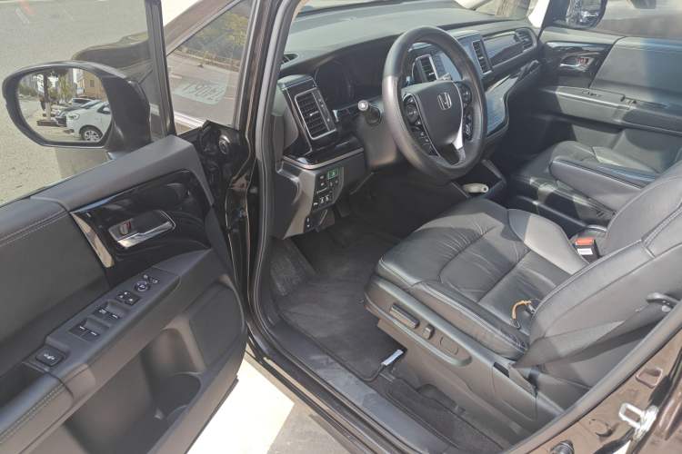 Used Honda Elysion 2019 2.0L Hybrid Luxury Edition Driver Seat