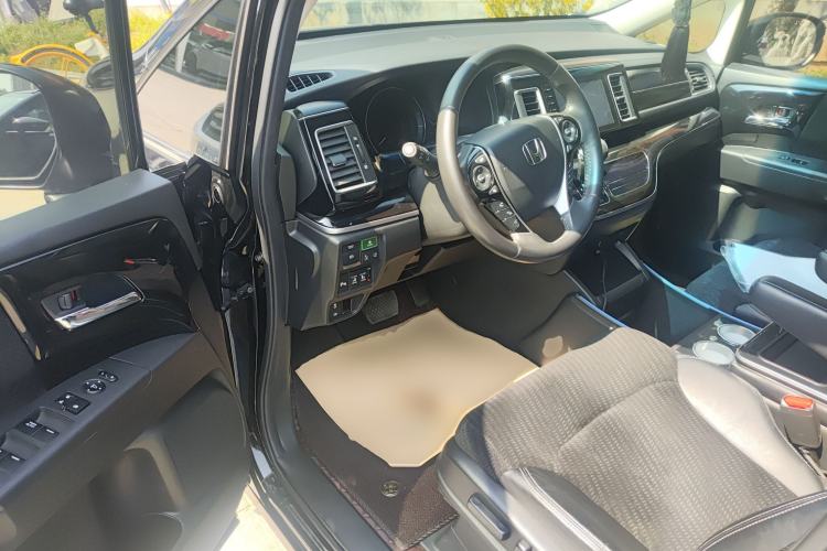 Used Honda Elysion 2019 2.0L Hybrid Comfort Edition Driver Seat