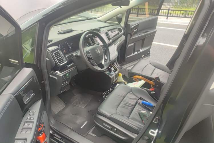 Used Honda Elysion 2019 2.0L Hybrid Luxury Edition Driver Seat
