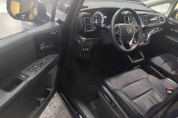 Used Honda Elysion 2019 2.0L Hybrid Luxury Edition Driver Seat