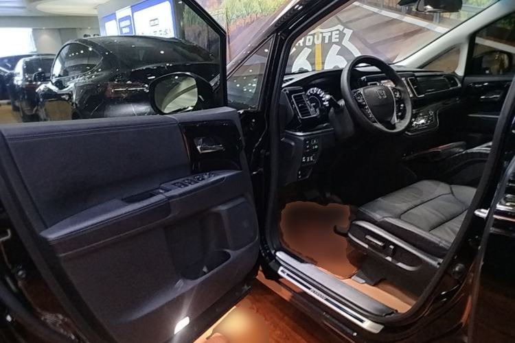 Used Honda Elysion 2019 2.0L Hybrid Luxury Edition Driver Seat
