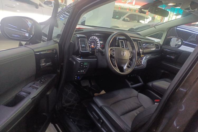 Used Honda Elysion 2019 2.0L Hybrid Supreme Edition Driver Seat