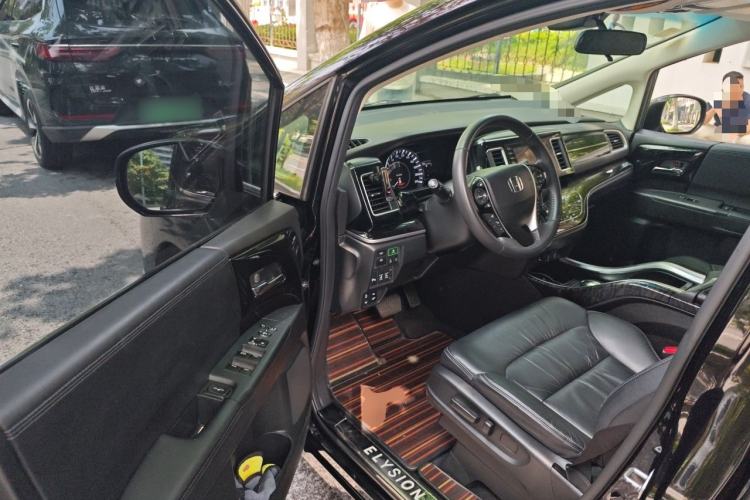 Used Honda Elysion 2019 2.0L Hybrid Luxury Edition Driver Seat