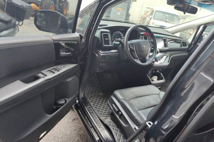 Used Honda Elysion 2019 2.0L Hybrid Luxury Edition Driver Seat