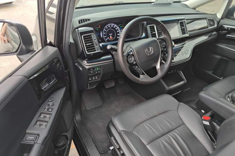 Used Honda Elysion 2019 2.0L Hybrid Luxury Edition Driver Seat