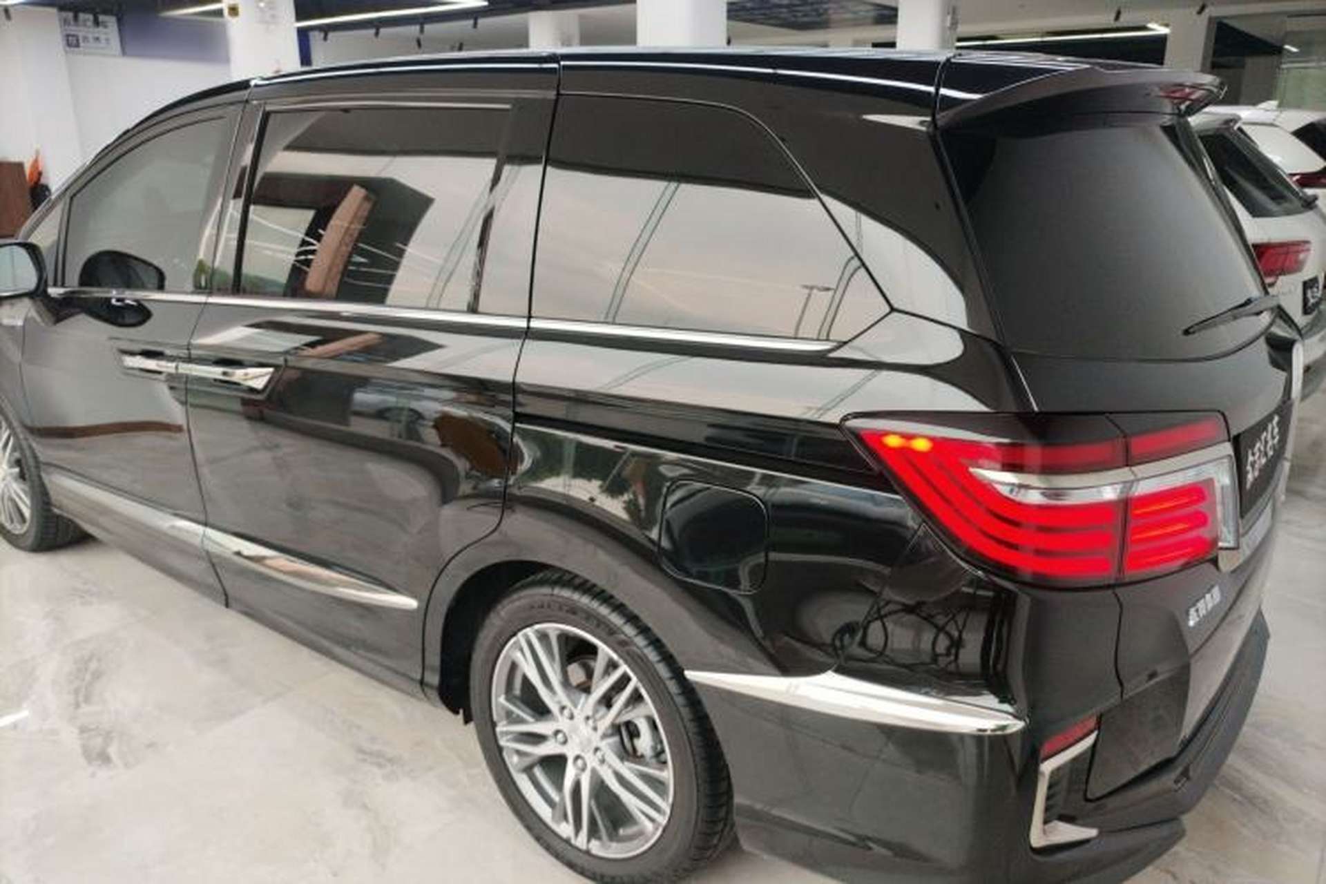 Used Honda Elysion 2019 2.0L Hybrid Luxury Edition Exterior 2