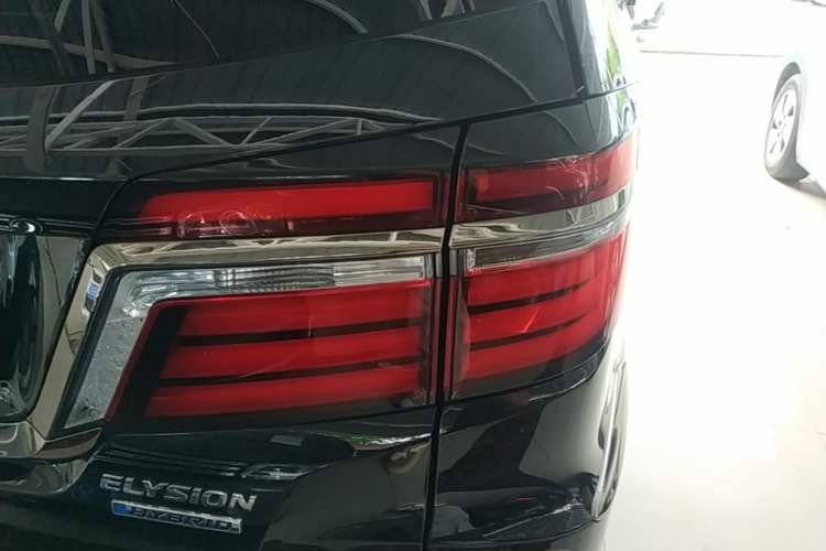 Used Honda Elysion 2019 2.0L Hybrid Luxury Edition Exterior 3