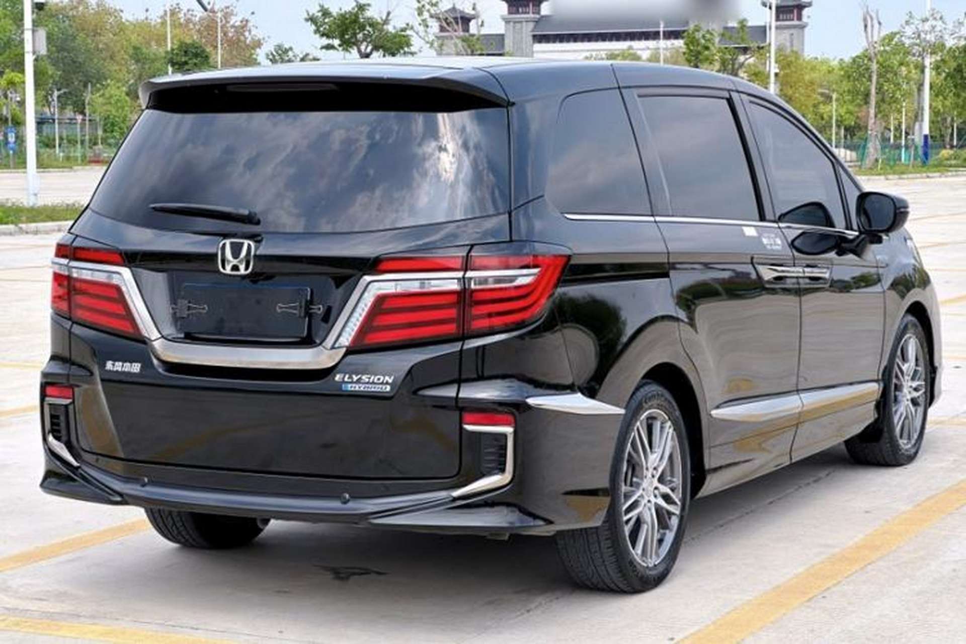 Used Honda Elysion 2019 2.0L Hybrid Luxury Edition Exterior 4