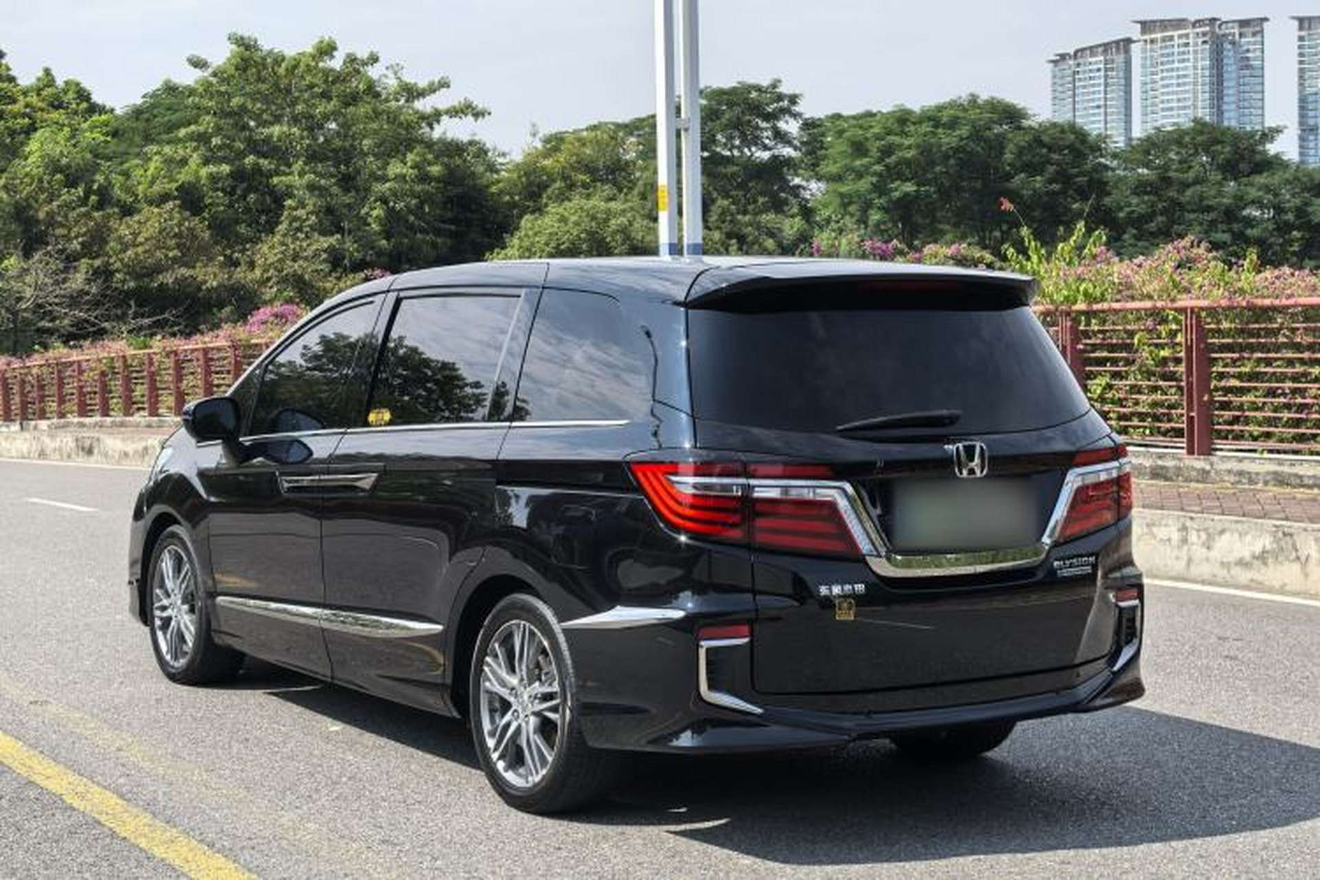 Used Honda Elysion 2019 2.0L Hybrid Luxury Edition Exterior 5