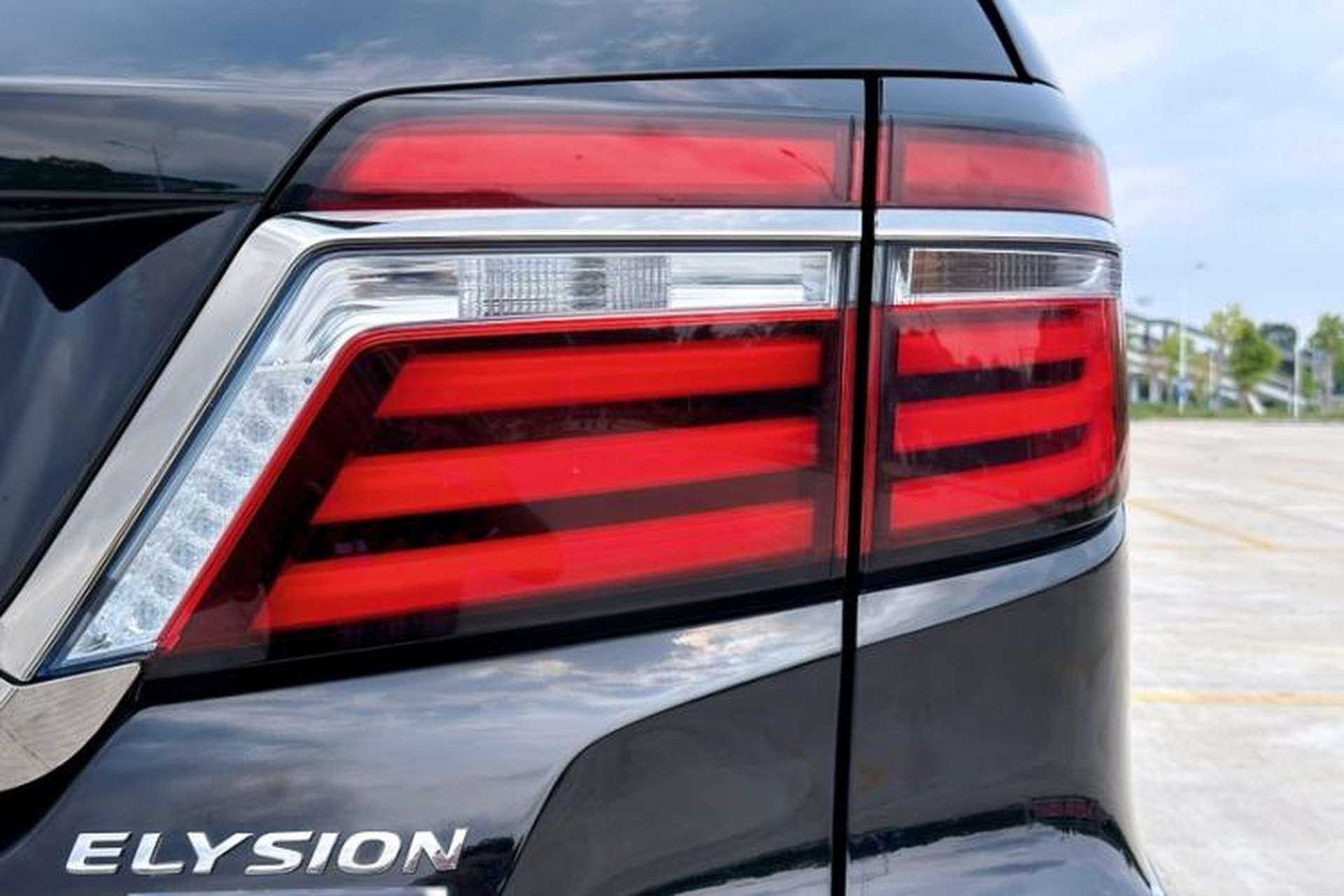 Used Honda Elysion 2019 2.0L Hybrid Luxury Edition Exterior 5