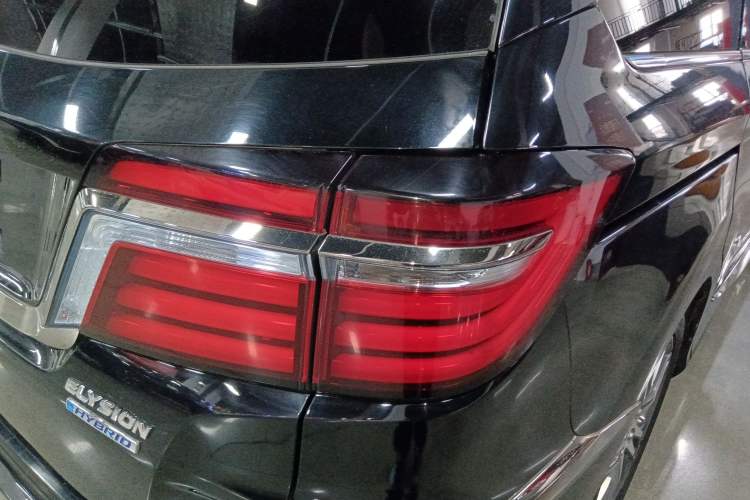 Used Honda Elysion 2019 2.0L Hybrid Luxury Edition Exterior 6
