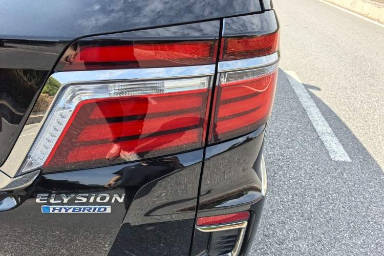 Used Honda Elysion 2019 2.0L Hybrid Luxury Edition Exterior 9