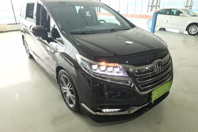Used Honda Elysion 2019 2.0L Hybrid Luxury Edition Front Right 45 Deg