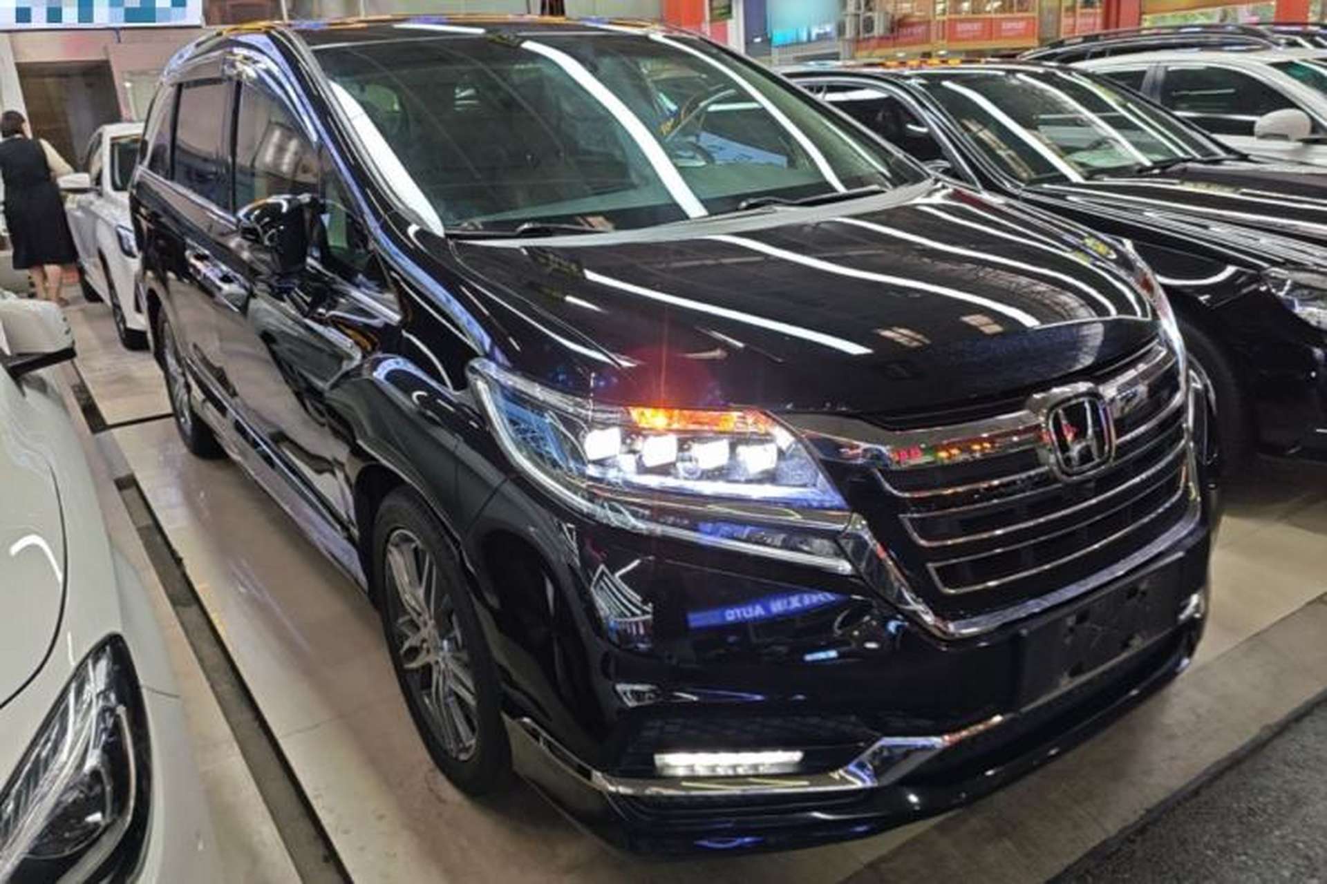Used Honda Elysion 2019 2.0L Hybrid Supreme Edition Front Right 45 Deg