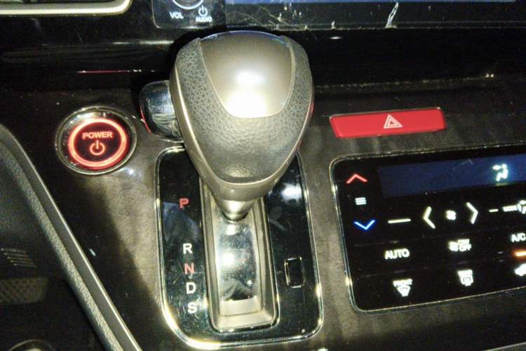 Used Honda Elysion 2019 2.0L Hybrid Luxury Edition Gear Lever