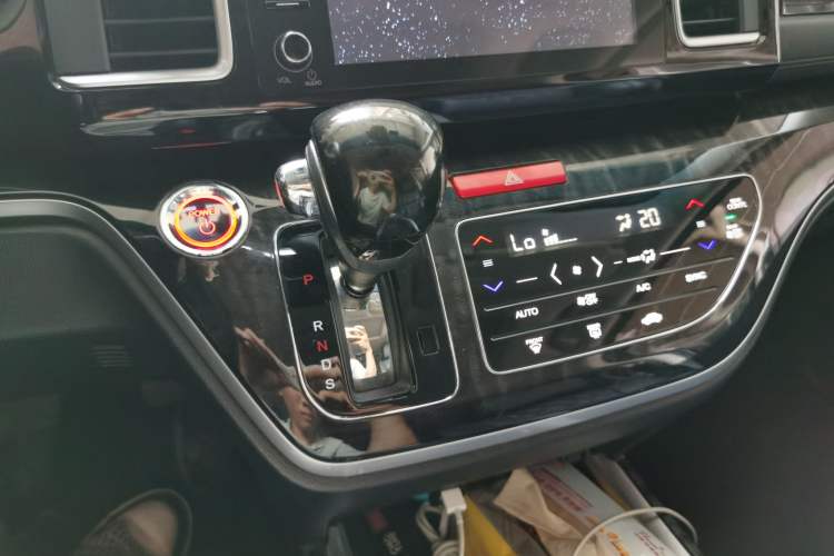 Used Honda Elysion 2019 2.0L Hybrid Luxury Edition Gear Lever