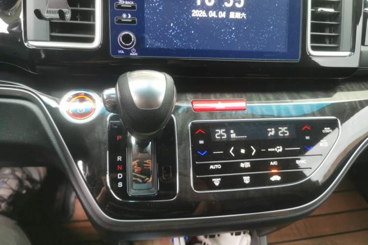 Used Honda Elysion 2019 2.0L Hybrid Supreme Edition Gear Lever