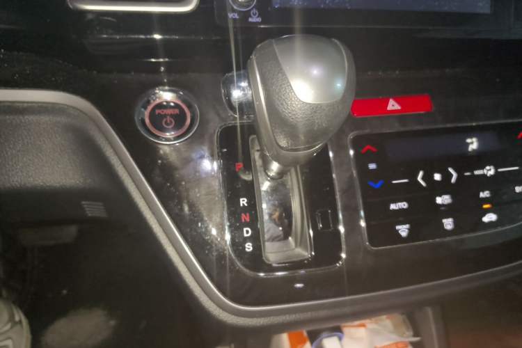 Used Honda Elysion 2019 2.0L Hybrid Luxury Edition Gear Lever