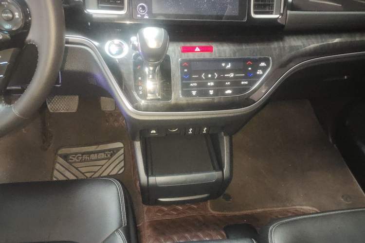 Used Honda Elysion 2019 2.0L Hybrid Comfort Edition Gear Lever
