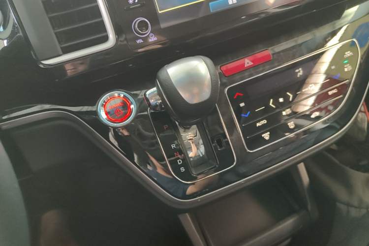 Used Honda Elysion 2019 2.0L Hybrid Luxury Edition Gear Lever