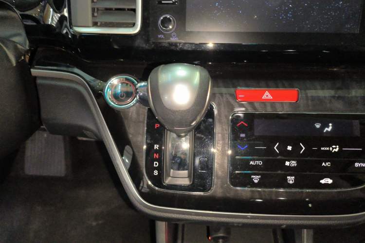Used Honda Elysion 2019 2.0L Hybrid Luxury Edition Gear Lever