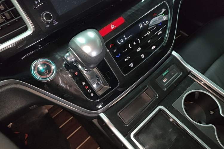 Used Honda Elysion 2019 2.0L Hybrid Luxury Edition Gear Lever