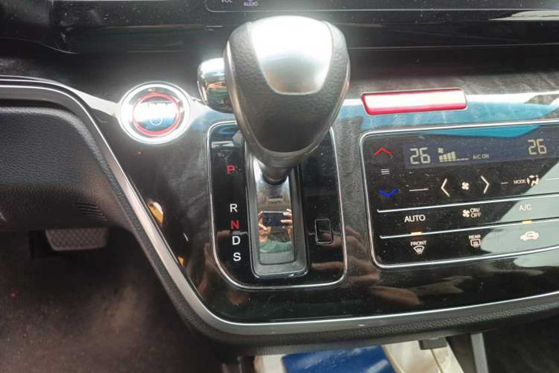 Used Honda Elysion 2019 2.0L Hybrid Luxury Edition Gear Lever