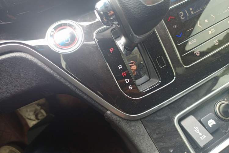 Used Honda Elysion 2019 2.0L Hybrid Comfort Edition Gear Lever