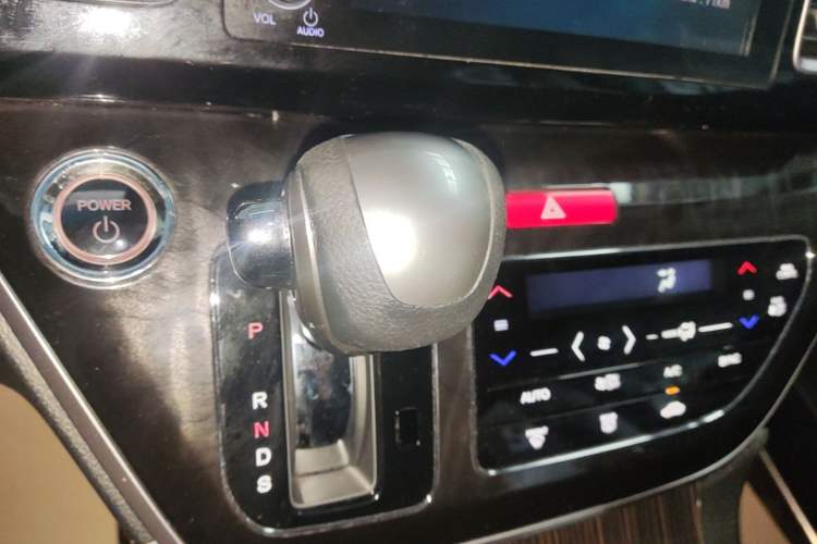 Used Honda Elysion 2019 2.0L Hybrid Luxury Edition Gear Lever