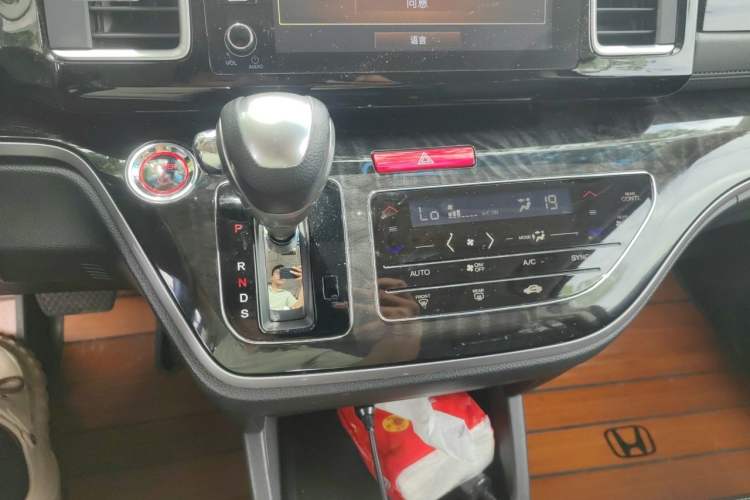 Used Honda Elysion 2019 2.0L Hybrid Luxury Edition Gear Lever