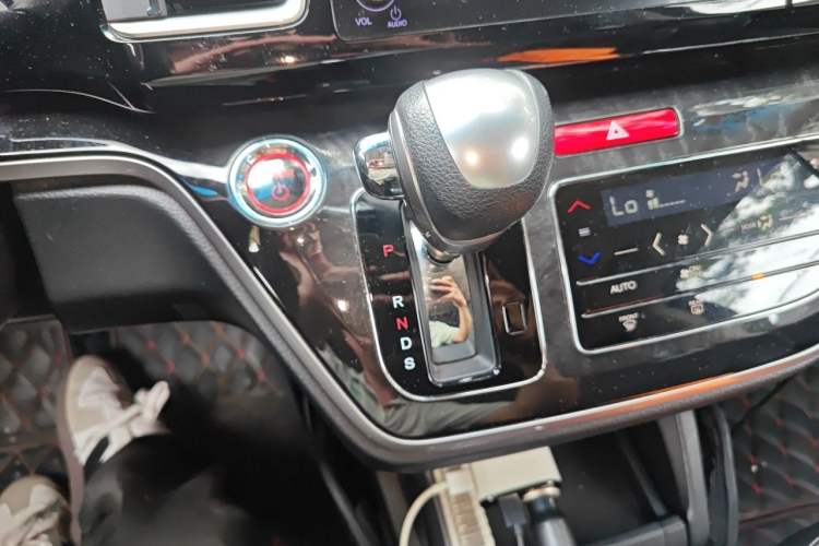 Used Honda Elysion 2019 2.0L Hybrid Luxury Edition Gear Lever