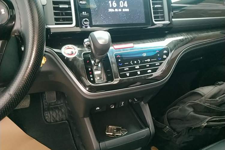 Used Honda Elysion 2019 2.0L Hybrid Comfort Edition Gear Lever