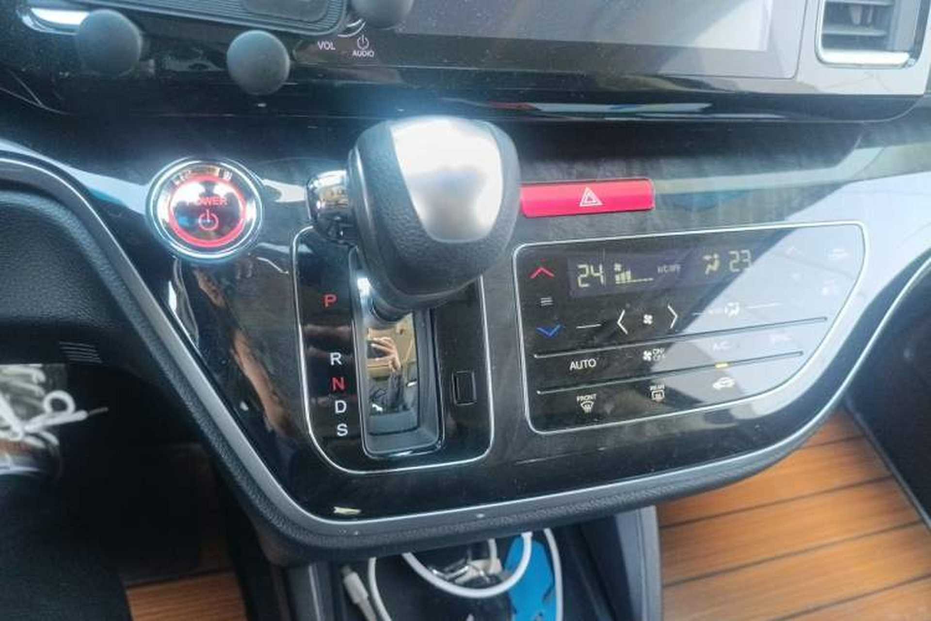 Used Honda Elysion 2019 2.0L Hybrid Luxury Edition Gear Lever
